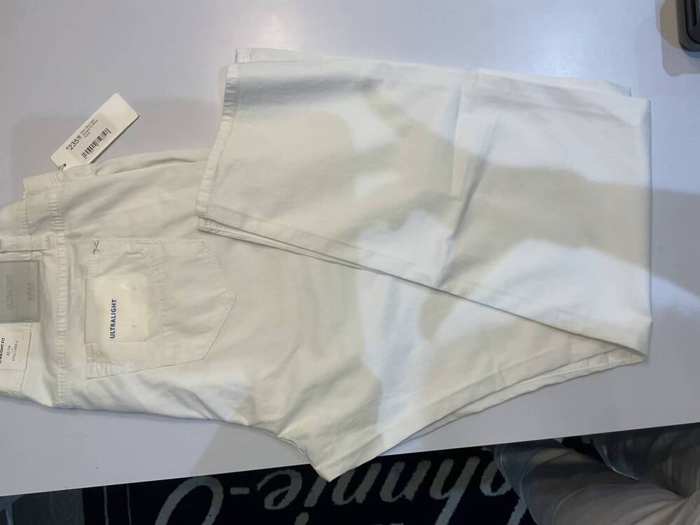 NEW BRAX men's ultra light straight fit pants in white